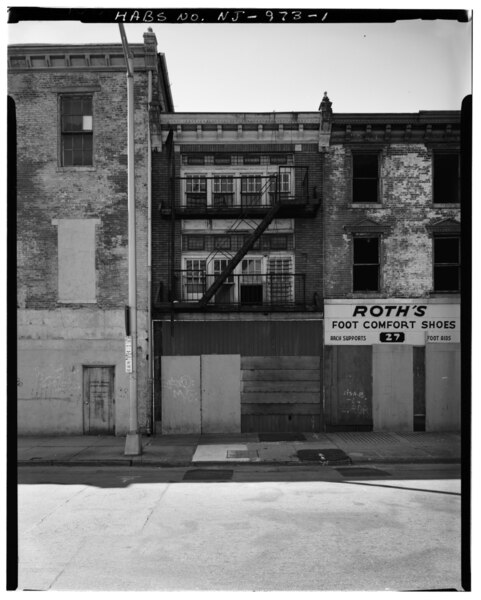 File:Facade elevation (north side of building), looking south. - 29 East Hanover Street (Commercial Building), 29 East Hanover Street, Trenton, Mercer County, NJ HABS NJ,11-TRET,18-1.tif