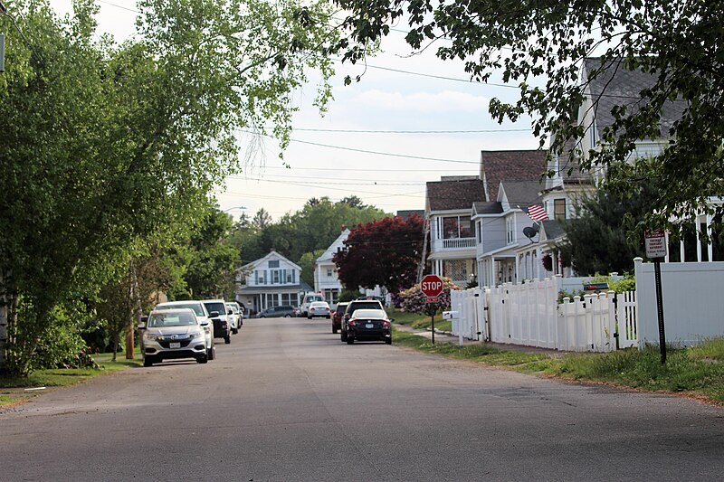 File:Fairview Avenue in Waterford, New York.jpg