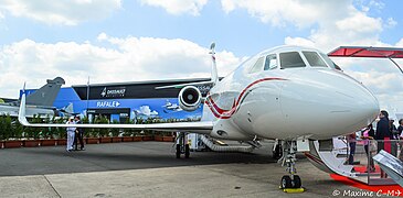 Falcon 2000LXS (27783936012).jpg