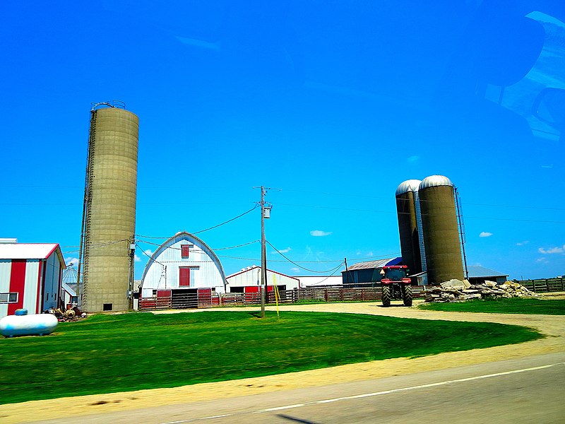 File:Farm with Three Silos - panoramio (8).jpg