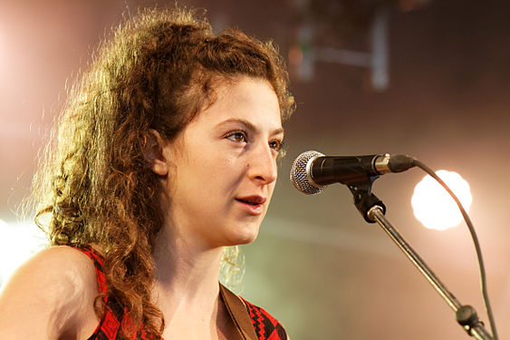 Lail Arad en concert à Crozon lors du festival du Bout du Monde dans le Finistère, France, le 6 août 2011.