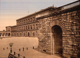 Fotografía tintada del Palacio Pitti (principios del siglo XX), todavía conocido como La Residenza Reale por ser la residencia de Rey entre 1865 - 1871, cuando Florencia era la capital del Reino