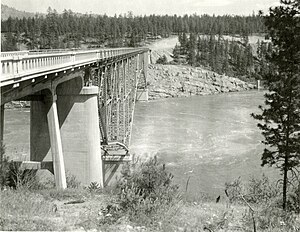 Die erste Straßenbrücke von 1929 an den Kettle Falls (Foto von 1938)