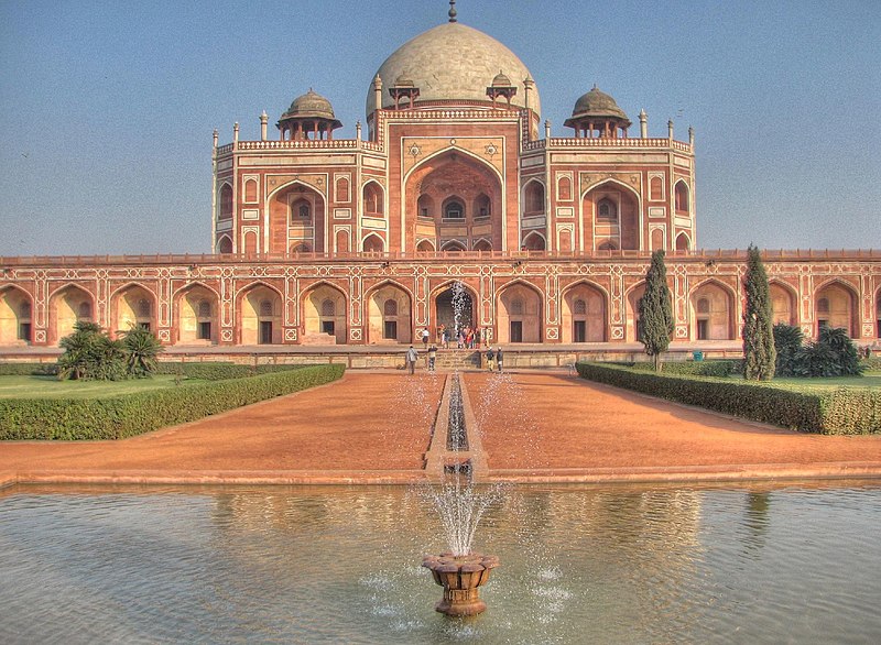 File:Fountain at the centre of the Charbagh, surrounding Humayun's Tomb.jpg