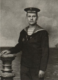 František Koucký v uniformě (ateliérová fotografie)