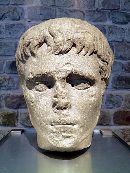 File:Gaius Caesar, Romisch-Germanisches Museum, Cologne (8115614538).jpg