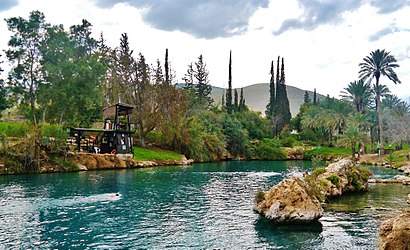 How to get to גן השלושה with public transit - About the place