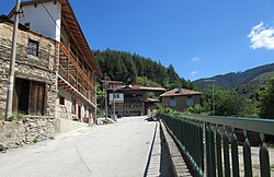 Gostun köy meydanı