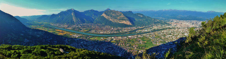 La vallée de l'Isère entre Voreppe et Grenoble (le territoire de Saint -Égrève est au centre de la photo, au pied du Néron)