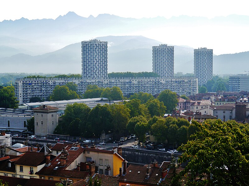 File:Grenoble Tours de l'Île Verte 3.jpg