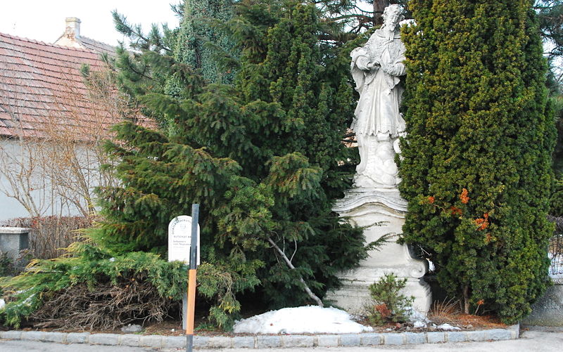 File:GuentherZ 2010-12-13 0047 Retz Znaimerstrasse Johannes Nepomuk.jpg