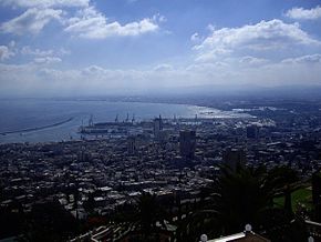 La bahía de Haifa con la zona del puerto