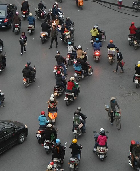 File:Hanoi - Straßenverkehr 12.jpg