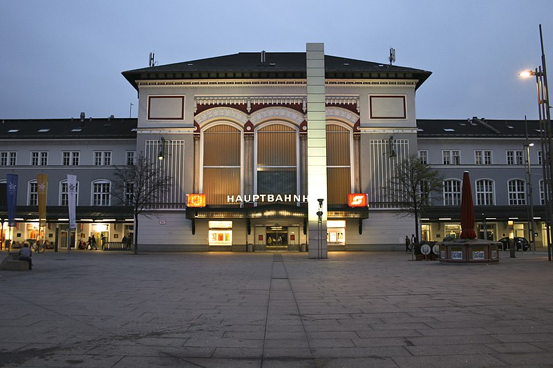 File:Hauptbahnhof Salzburg 1.jpg