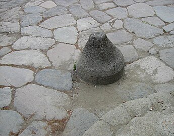 Herculaneum Bollard.jpg