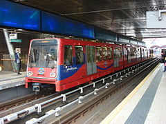 Stacja Heron Quays, Docklands Light Railway - geograph.org.uk - 839980.jpg