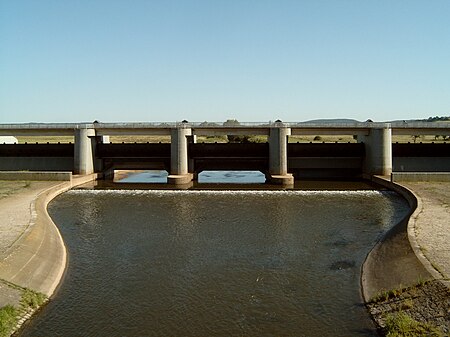 Hochwasserrueckhaltebecken salzderhelden abschlussbauwerk