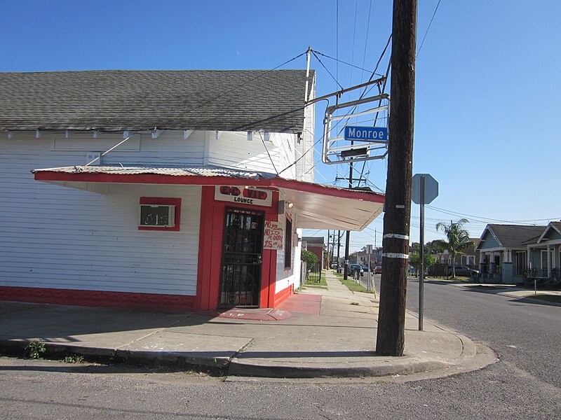 File:Hollygrove NOLA 30 Nov 2011 Monroe Apple Lounge 1.JPG