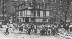 In 1921 the hotel bore a large sign saying ''Hotel Spadina''. Hotel Spadina in 1921.png