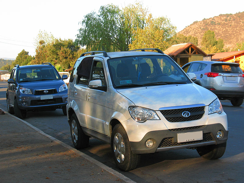 File:Hunter Daihatsu Zotye Terios (12893928715).jpg