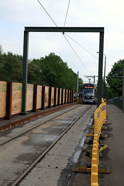 File:I09 180 Bornaische Brücke, Umgehungsgleis.jpg