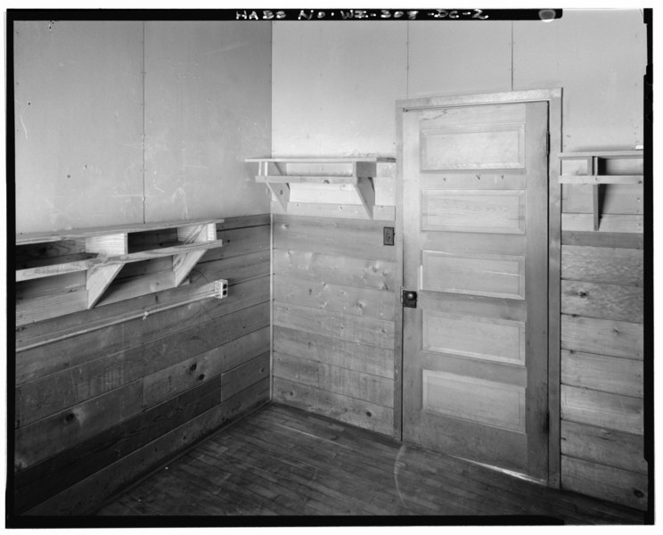 File:INTERIOR VIEW OF NCO (NONCOMMISSIONED OFFICER) ROOM, LOOKING SOUTHEAST - Fort McCoy, Building No. T-1090, South side of South Ninth Avenue, Block 10, Sparta, Monroe County, WI HABS WIS,41-SPAR.V,1DC-2.tif