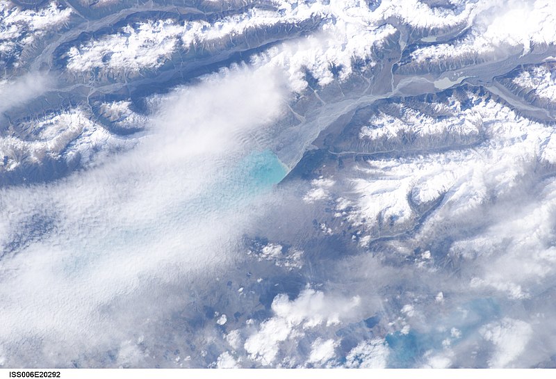 File:ISS006-E-20292 - View of the South Island of New Zealand.jpg