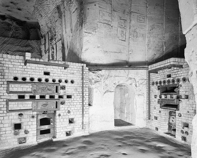 File:Interieur gangenstelsel, oven gebouwd i.v.m. evacuatieplannen in de Tweede Wereldoorlog - Maastricht - 20322084 - RCE.jpg