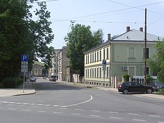 Вид от улицы Дзирнаву