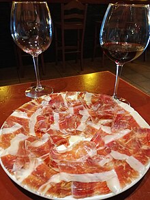 Jamon y vino (30106596564).jpg 