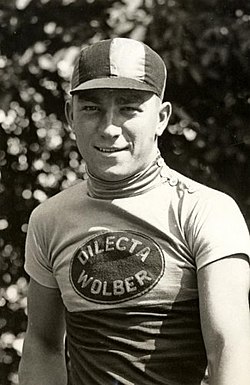 A man with a cap and a jersey that says "Dilecta Wolber"