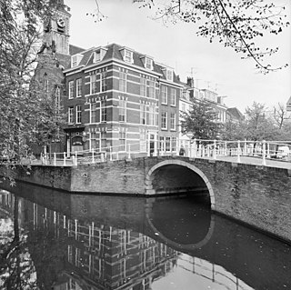 Jorisbrug vanaf Oude Delft, overzicht - Delft - 20048673 - RCE.jpg