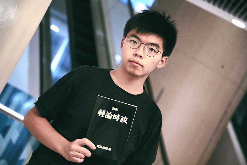 File:Joshua Wong holds Honcques Laus's book.jpg