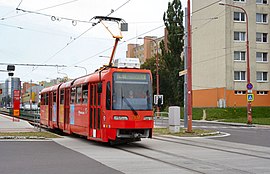 Električka typu Tatra K2S v Dúbravke na zastávke Pri kríži