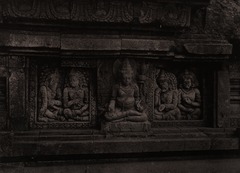 KITLV 155202 - Kassian Céphas - Reliefs on the terrace of the Shiva temple of Prambanan near Yogyakarta - 1889-1890.tif