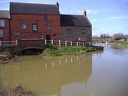Floden Nene ved Kislingbury Watermill, Northamptonshire.