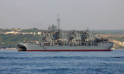 Спасательное судно «Коммуна» (до 1922 года — «Волхов») — старейшее судно ВМФ России (37-я бригада спасательных судов КЧФ; после 2011 года — 145-й аварийно-спасательный отряд КЧФ). Севастополь, 2008 год.