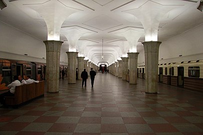 Станция во время ночного концерта в честь 76-летия Московского метрополитена