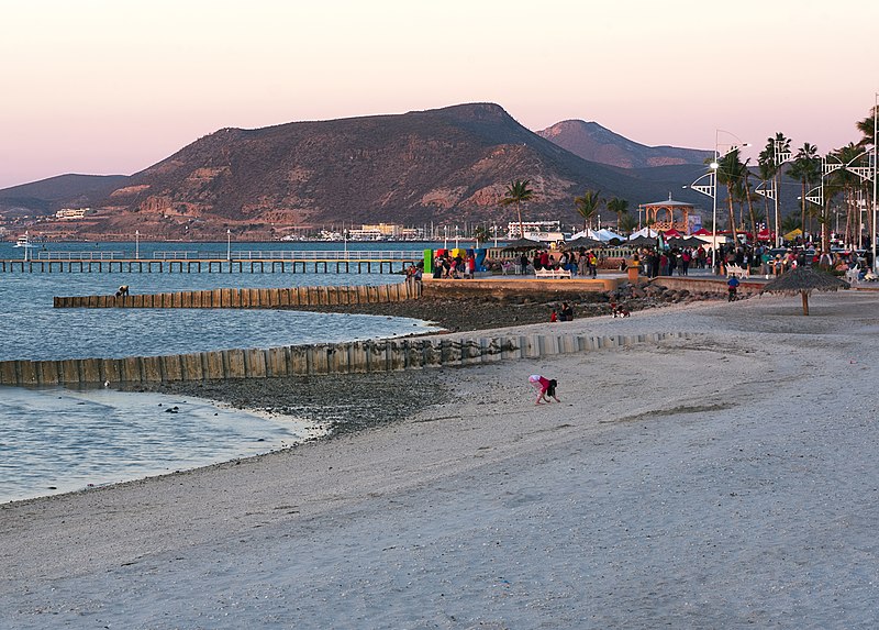 File:La Paz malecon 1702 p2.jpg