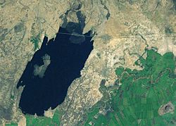 Езерото Басака.jpg