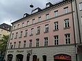 Landwehrstraße 31; Wohnhaus in Ecklage, spätbiedermeierlich, 1860 von Joseph Hönig, Gedenktafel von 1894 für den Optiker Adolf Steinheil. This is a picture of the Bavarian Baudenkmal (cultural heritage monument) with the ID D-1-62-000-3793 (Wikidata)