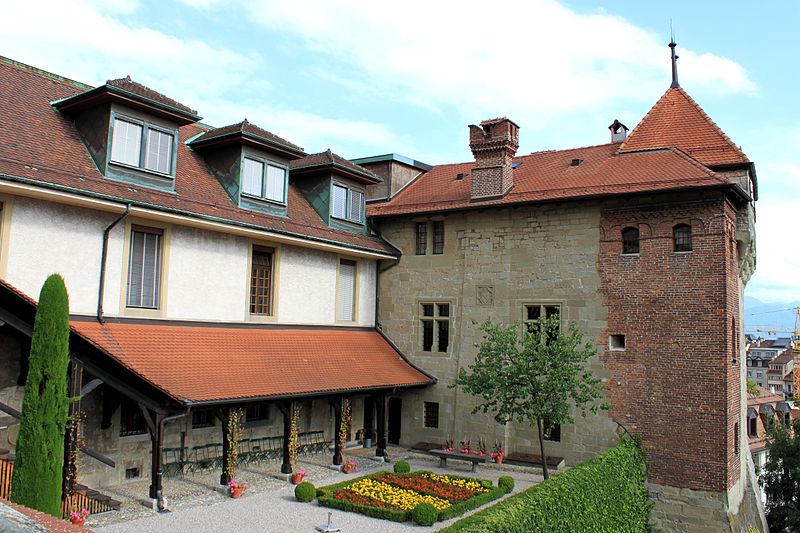 File:Lausanne, ancien évêché et Musée historique de Lausanne.jpg