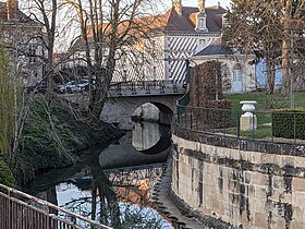 le pont de Jessaint, sur l'arrière de la Préfecture