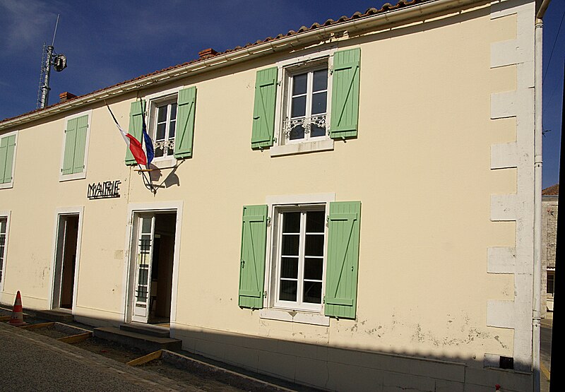 File:Le Mazeau mairie.jpg