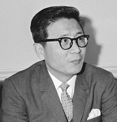 Tập_tin:Lee_Tong_Won_1965-5-16.png