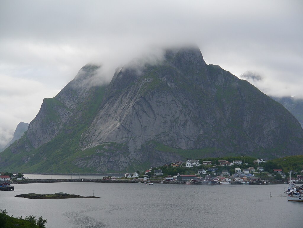 Lofoten Reine 04.JPG