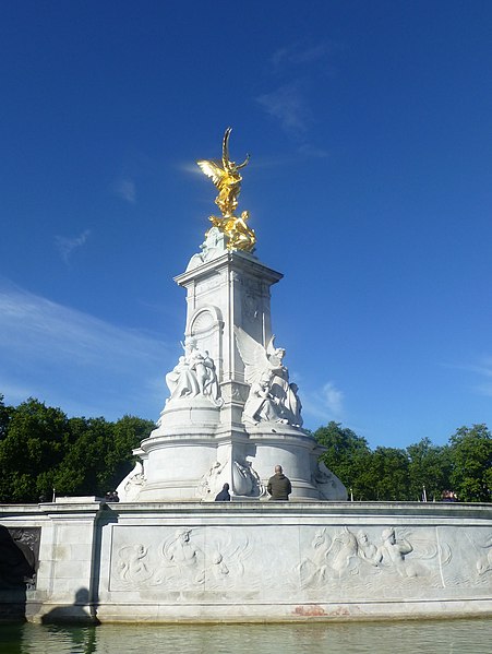 File:London - Buckingham Palace - Victoria Memorial - panoramio (1).jpg