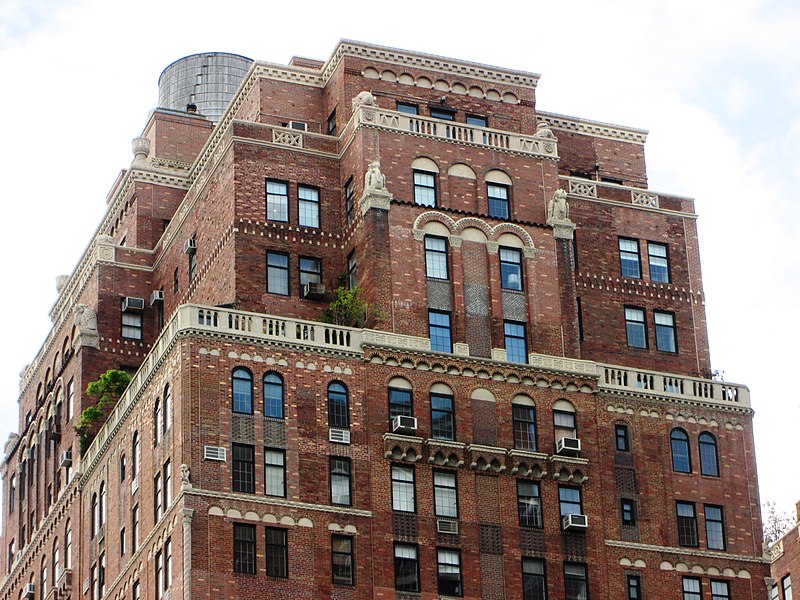 File:London Terrace Towers south tower top.jpg