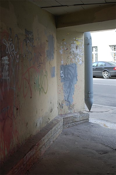 File:Lots of Graffiti (3687642073).jpg