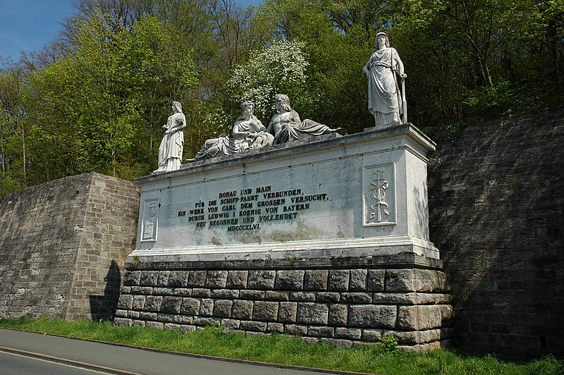 File:Ludwigskanal Denkmal 2.jpg